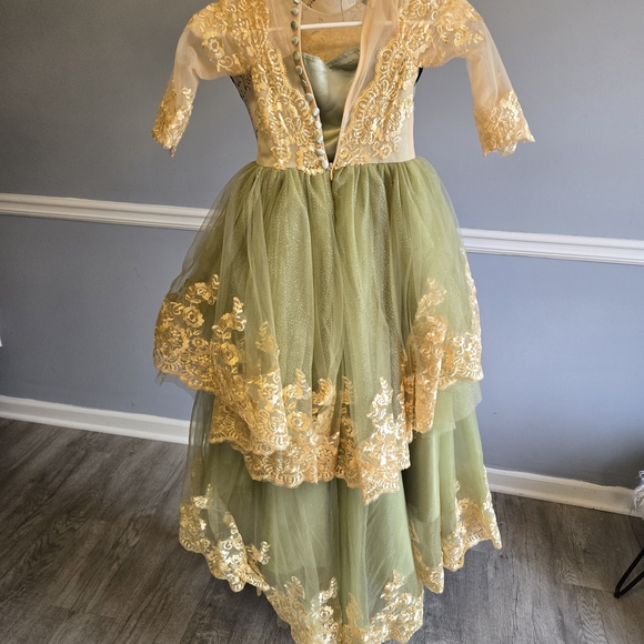 Elegant Green and Gold Kids Costume Dress - Picture 6 of 7